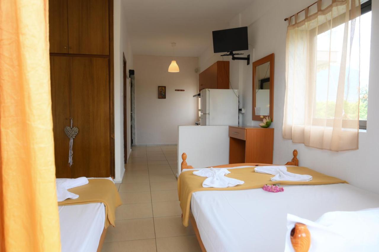 Hotel Geromichalos Paralía Skotínis エクステリア 写真
