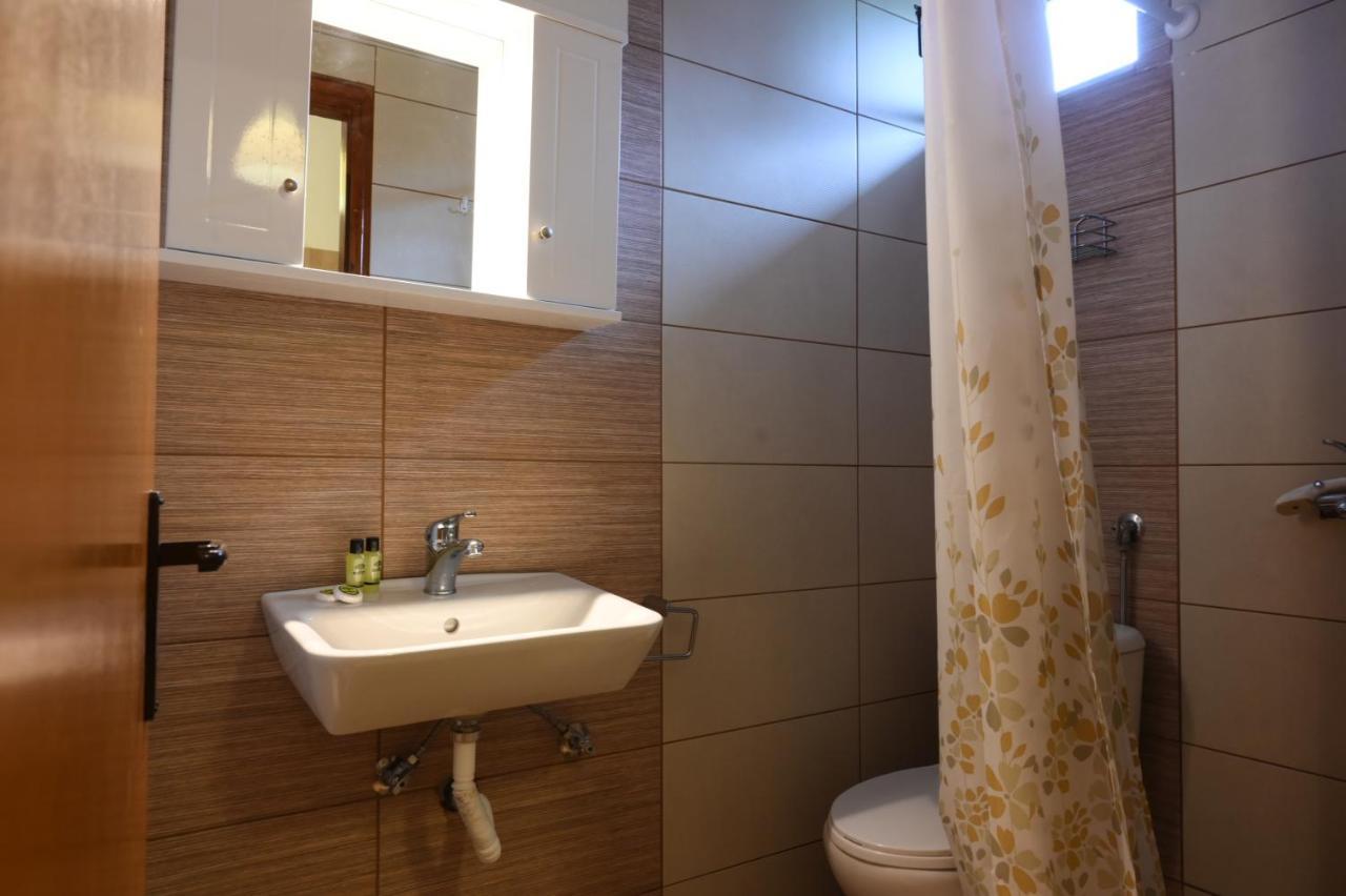 Hotel Geromichalos Paralía Skotínis エクステリア 写真