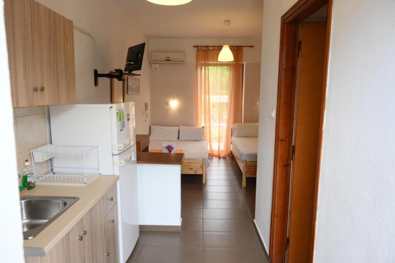 Hotel Geromichalos Paralía Skotínis エクステリア 写真