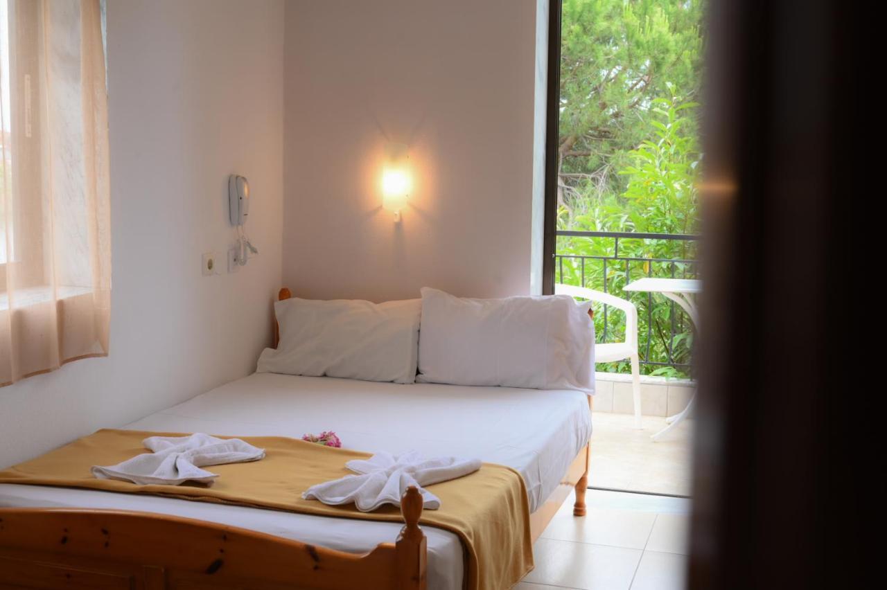 Hotel Geromichalos Paralía Skotínis エクステリア 写真
