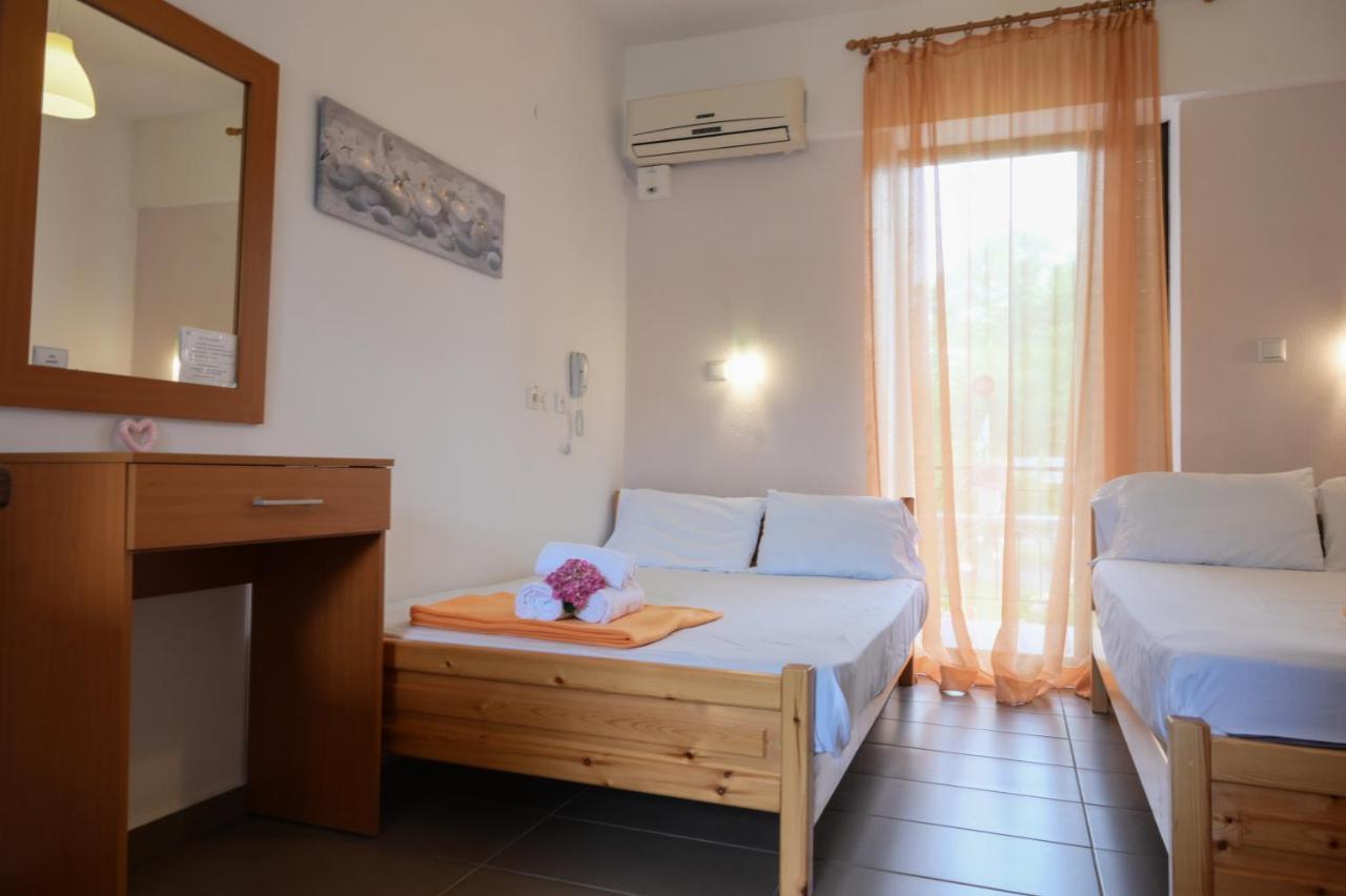 Hotel Geromichalos Paralía Skotínis エクステリア 写真