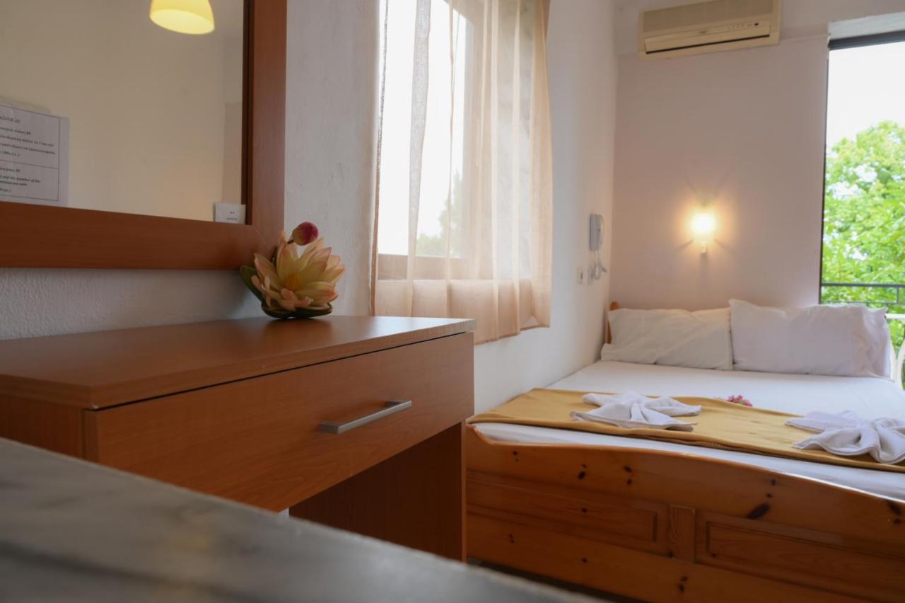 Hotel Geromichalos Paralía Skotínis エクステリア 写真