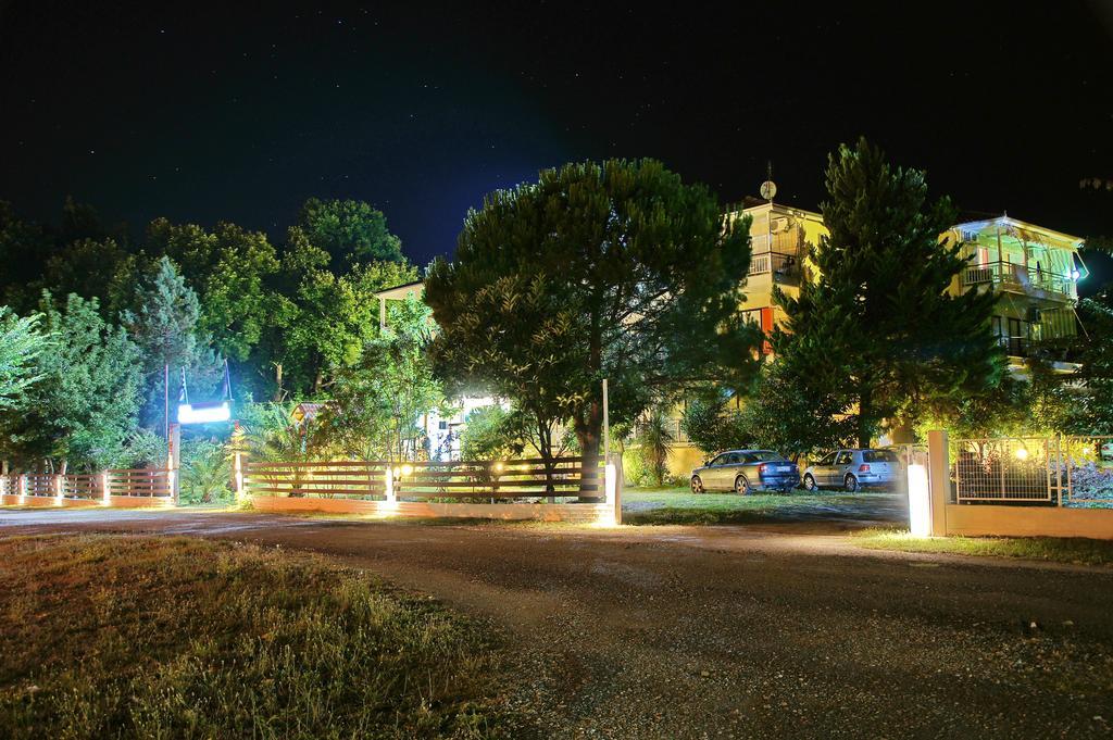 Hotel Geromichalos Paralía Skotínis エクステリア 写真