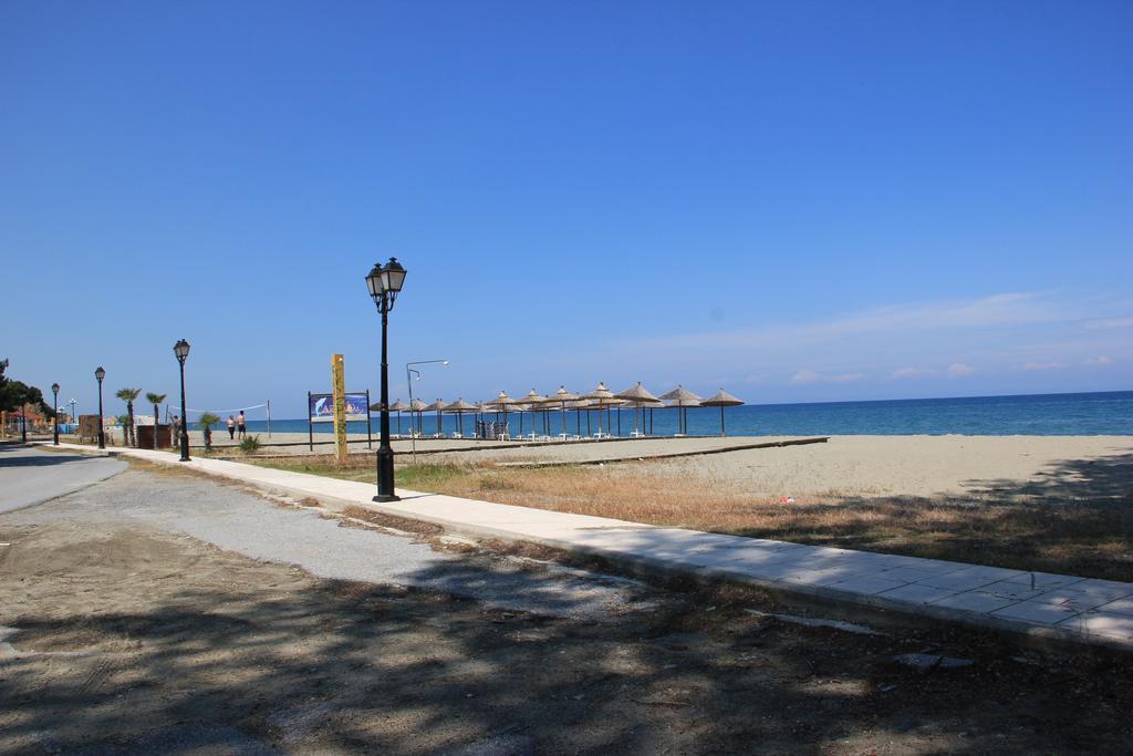 Hotel Geromichalos Paralía Skotínis エクステリア 写真