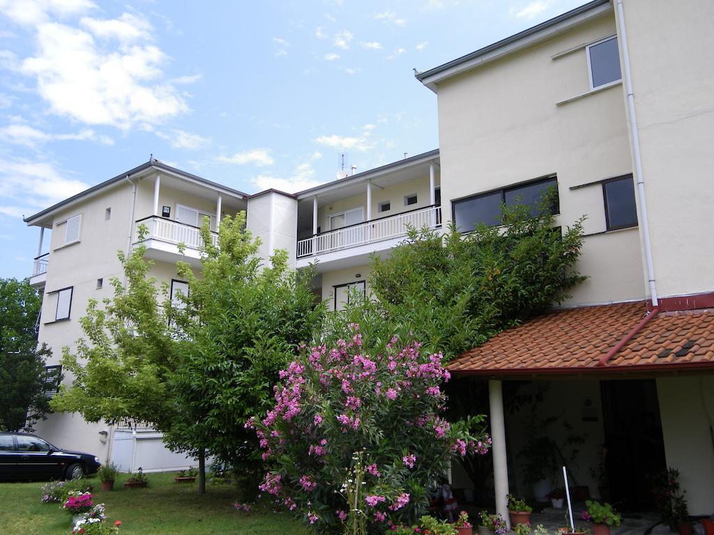 Hotel Geromichalos Paralía Skotínis エクステリア 写真
