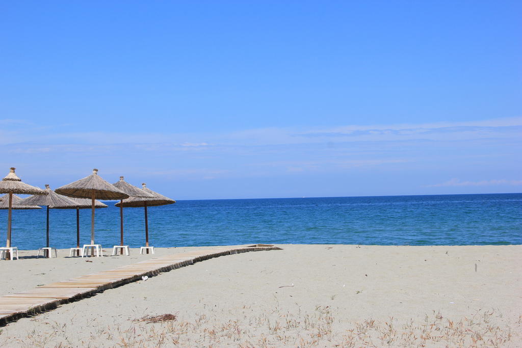 Hotel Geromichalos Paralía Skotínis エクステリア 写真